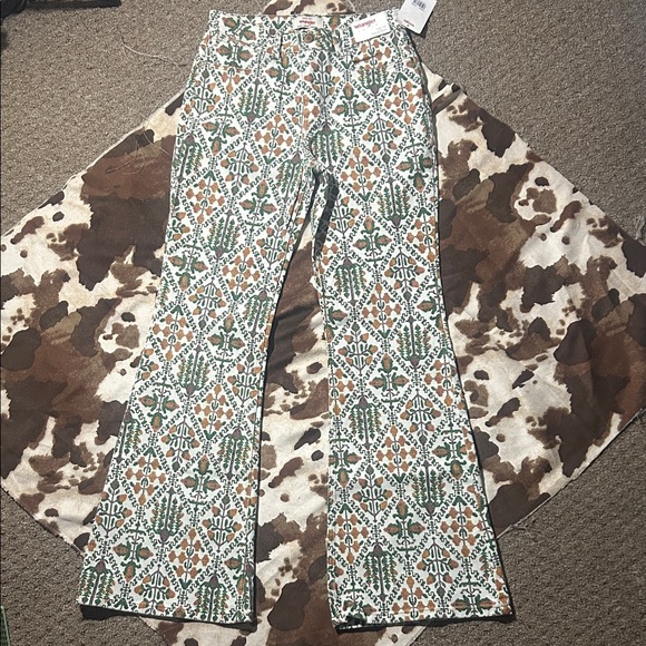 Wrangler Denim - NWT Wrangler High-Rise Fierce Flare Floral Print Jeans 4/32